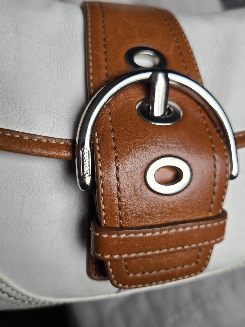 Vintage Coach Small Soho Cream & Cognac Leather Shoulder Bag - Picture 10 of 13